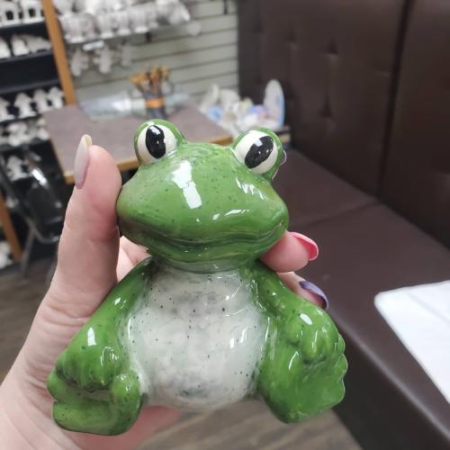 Smiling-frog-figurine