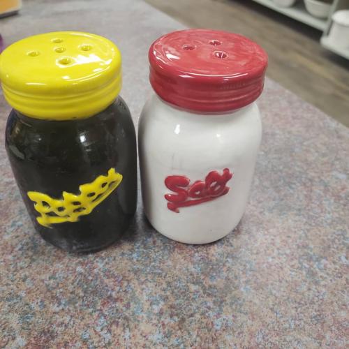 Salt-and-Pepper-Shakers